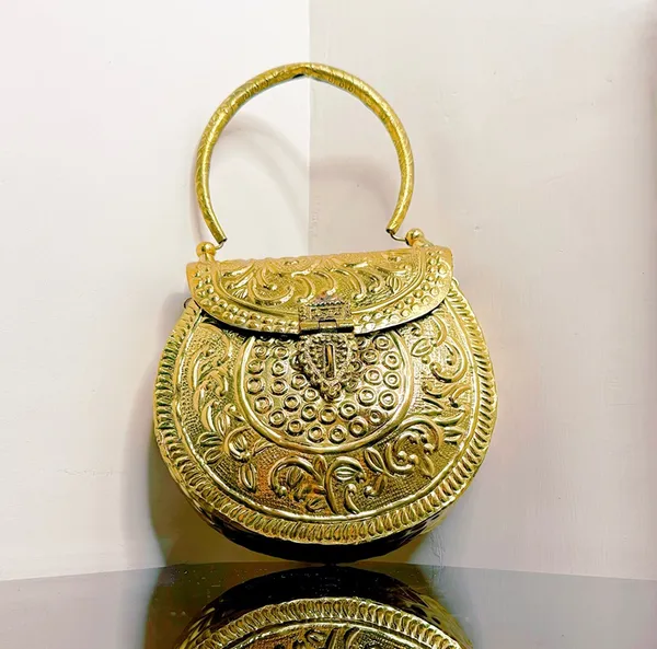 Begum_Metal_Bag